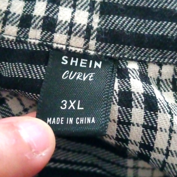 SHEIN Curve Plus Oversized Plaid Button Up Blouse. Size 3XL - Picture 9 of 13